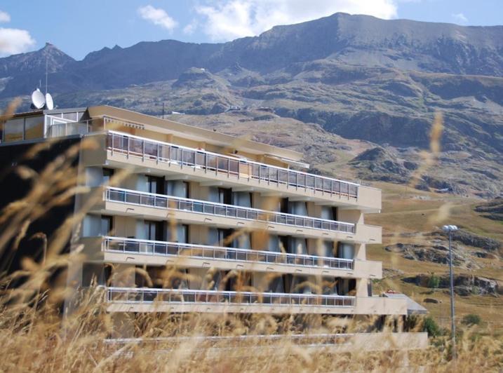 Hotel Le Dome Alpe d'Huez Екстериор снимка