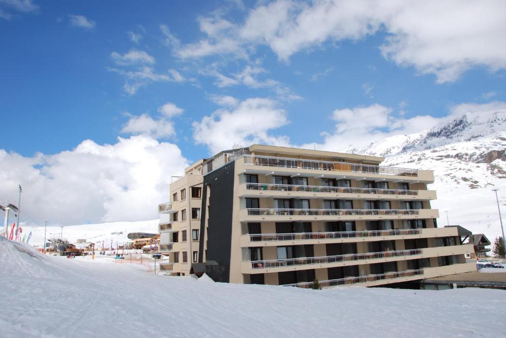 Hotel Le Dome Alpe d'Huez Екстериор снимка